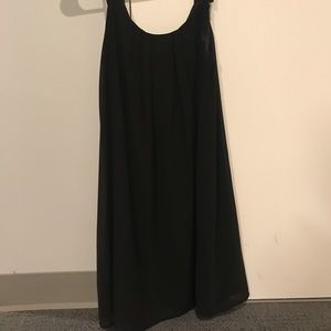 Black shift dress with bow in the back